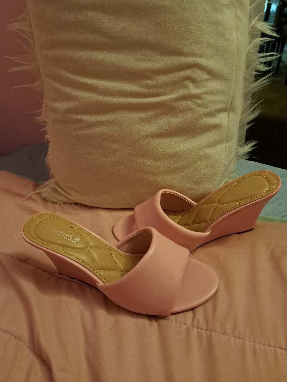 Shoe Dazzle Pink Cameo Wedges